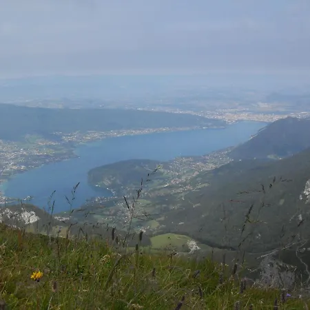 Logement Entre Lac Et Montagnes Thônes Exterior foto